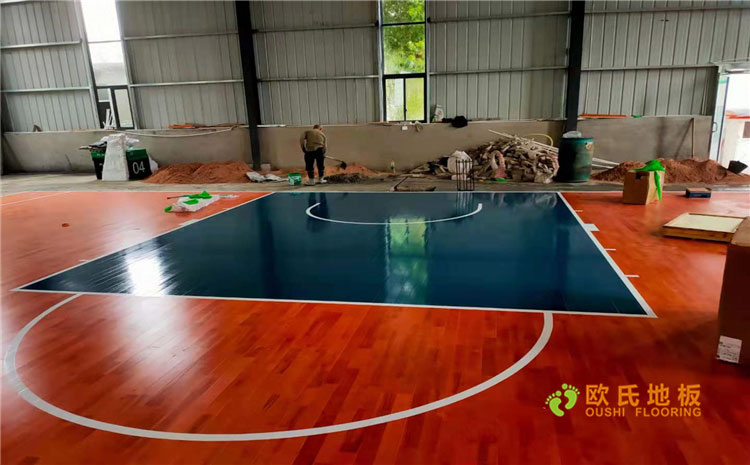 贵州铜仁体育馆双层龙骨结构木地板案例